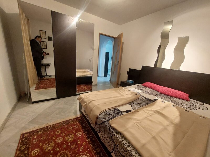 Drumul Taberei, P-ta Moghioros, et. 1, langa parc si metrou